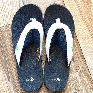 Sanuk Flip Flops